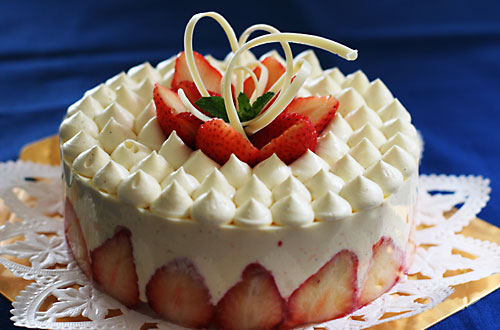 いちごとホワイトチョコのケーキ